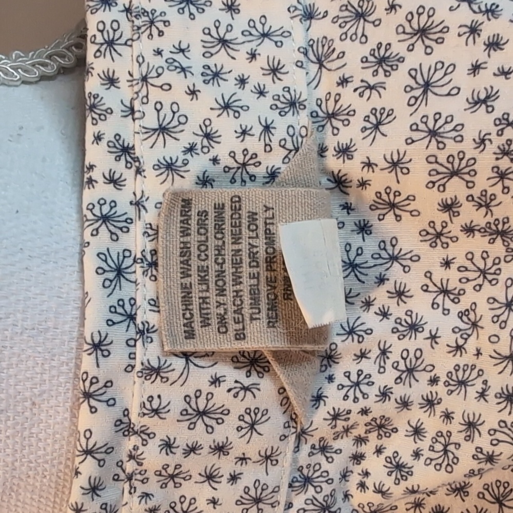 DULUTH TRADING CO Wms Medium White Navy Daisy Button Down Long Sleeve - Picture 3 of 13